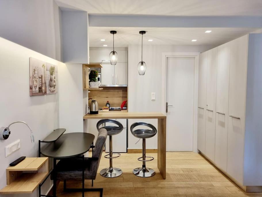 Stylish Studio Near Athens Hilton, Self Check-In! Esterno foto